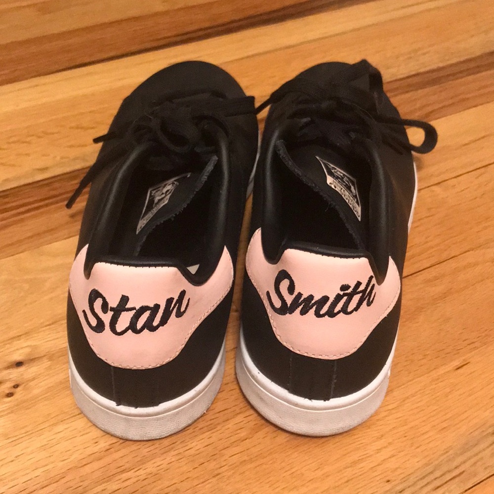 Adidas Stan Smith pin and black sneakers worn 2x